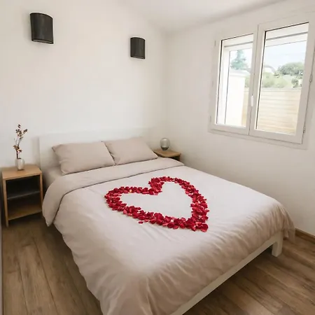 Le Cocon- Avec Terrasse A 5 Minutes A Pied De La *