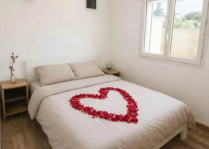 Le Cocon- Avec Terrasse A 5 Minutes A Pied De La *